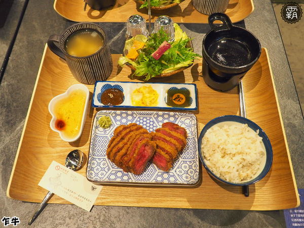 乍牛炸牛排專賣 (台中新光中港店)： 乍牛炸牛排專賣，粉嫩炸牛排，誘人的牛排在鍋上滋滋作響！