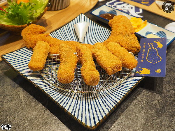 乍牛炸牛排專賣 (台中新光中港店)： 乍牛炸牛排專賣，粉嫩炸牛排，誘人的牛排在鍋上滋滋作響！