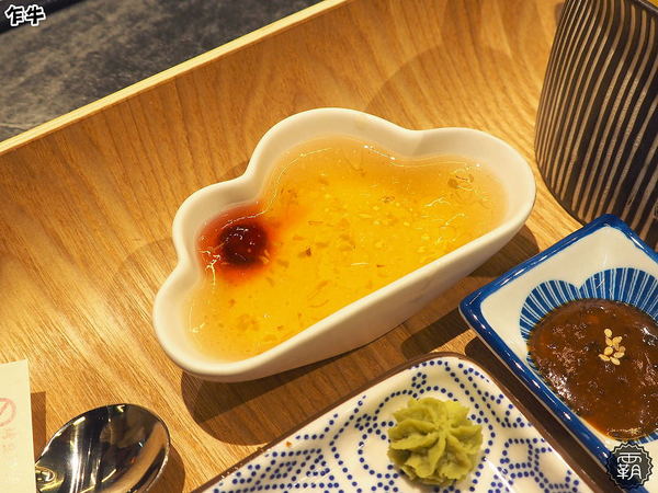 乍牛炸牛排專賣 (台中新光中港店)： 乍牛炸牛排專賣，粉嫩炸牛排，誘人的牛排在鍋上滋滋作響！