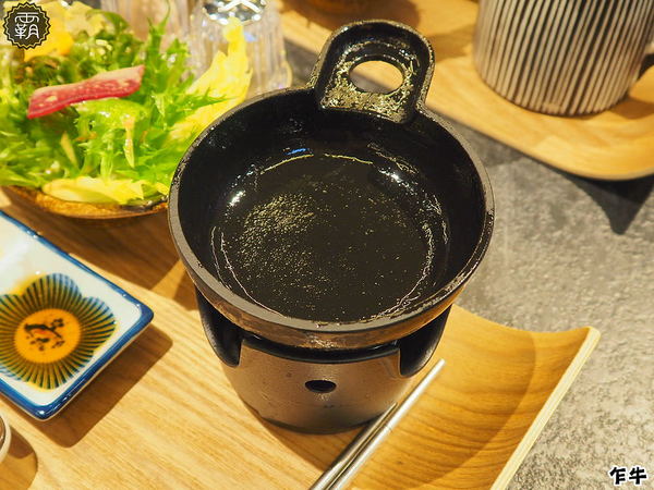 乍牛炸牛排專賣 (台中新光中港店)： 乍牛炸牛排專賣，粉嫩炸牛排，誘人的牛排在鍋上滋滋作響！