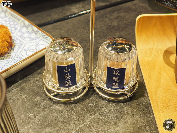 乍牛炸牛排專賣 (台中新光中港店)： 乍牛炸牛排專賣，粉嫩炸牛排，誘人的牛排在鍋上滋滋作響！