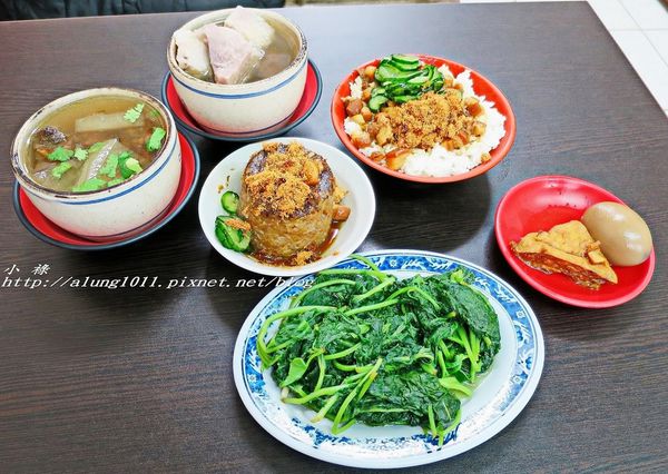 銘記台灣小吃:傳香半世紀!! 銘記台灣小吃 / 筒仔米糕 / 近後勁夜市 銘記台灣小吃:傳香半世紀!! 銘記台灣小吃 / 筒仔米糕 / 近後勁夜市