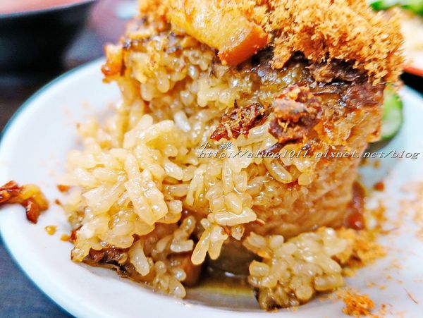 銘記台灣小吃:傳香半世紀!! 銘記台灣小吃 / 筒仔米糕 / 近後勁夜市 銘記台灣小吃:傳香半世紀!! 銘記台灣小吃 / 筒仔米糕 / 近後勁夜市