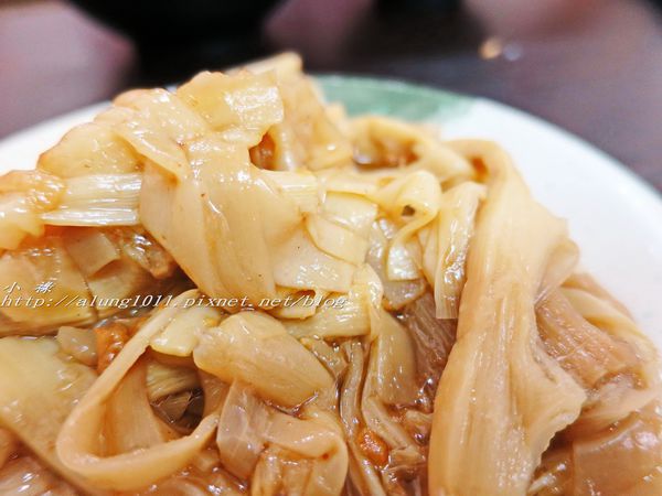 銘記台灣小吃:傳香半世紀!! 銘記台灣小吃 / 筒仔米糕 / 近後勁夜市 銘記台灣小吃:傳香半世紀!! 銘記台灣小吃 / 筒仔米糕 / 近後勁夜市