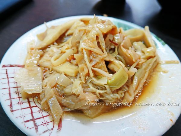 銘記台灣小吃:傳香半世紀!! 銘記台灣小吃 / 筒仔米糕 / 近後勁夜市 銘記台灣小吃:傳香半世紀!! 銘記台灣小吃 / 筒仔米糕 / 近後勁夜市