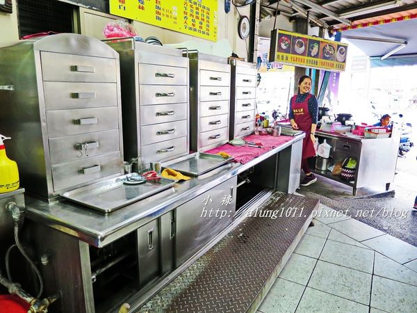 銘記台灣小吃:傳香半世紀!! 銘記台灣小吃 / 筒仔米糕 / 近後勁夜市 銘記台灣小吃:傳香半世紀!! 銘記台灣小吃 / 筒仔米糕 / 近後勁夜市