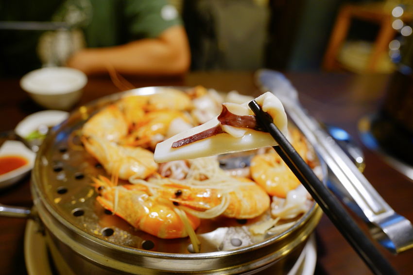 美食｜新北林口 蒸翻天海鮮蒸氣火鍋餐廳 林口美食推薦！澎湃海鮮痛風鍋每吃上癮~ - 奇奇一起玩樂趣
