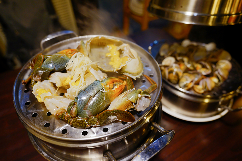 美食｜新北林口 蒸翻天海鮮蒸氣火鍋餐廳 林口美食推薦！澎湃海鮮痛風鍋每吃上癮~ - 奇奇一起玩樂趣