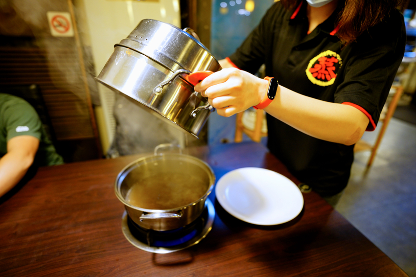 美食｜新北林口 蒸翻天海鮮蒸氣火鍋餐廳 林口美食推薦！澎湃海鮮痛風鍋每吃上癮~ - 奇奇一起玩樂趣