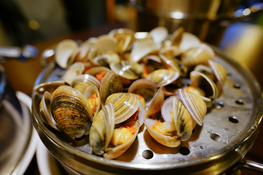 美食｜新北林口 蒸翻天海鮮蒸氣火鍋餐廳 林口美食推薦！澎湃海鮮痛風鍋每吃上癮~ - 奇奇一起玩樂趣