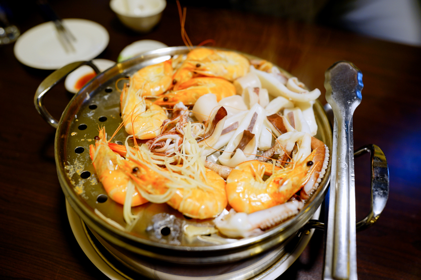 美食｜新北林口 蒸翻天海鮮蒸氣火鍋餐廳 林口美食推薦！澎湃海鮮痛風鍋每吃上癮~ - 奇奇一起玩樂趣