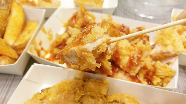 爆Q美式炸雞-員林浮圳店：爆Q美式炸雞(員林浮圳店)-最近炸雞店吵得火熱  默默耕植於中南部的爆Q  份量多是消夜的好朋友