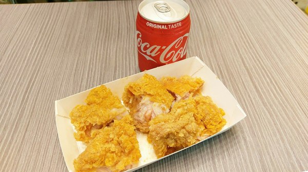 爆Q美式炸雞-員林浮圳店：爆Q美式炸雞(員林浮圳店)-最近炸雞店吵得火熱  默默耕植於中南部的爆Q  份量多是消夜的好朋友