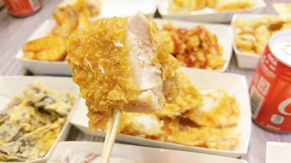 爆Q美式炸雞-員林浮圳店：爆Q美式炸雞(員林浮圳店)-最近炸雞店吵得火熱  默默耕植於中南部的爆Q  份量多是消夜的好朋友