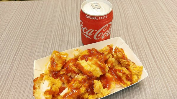 爆Q美式炸雞-員林浮圳店：爆Q美式炸雞(員林浮圳店)-最近炸雞店吵得火熱  默默耕植於中南部的爆Q  份量多是消夜的好朋友