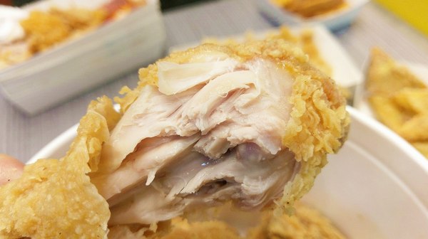 爆Q美式炸雞-員林浮圳店：爆Q美式炸雞(員林浮圳店)-最近炸雞店吵得火熱  默默耕植於中南部的爆Q  份量多是消夜的好朋友