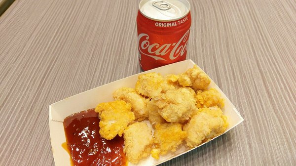 爆Q美式炸雞-員林浮圳店：爆Q美式炸雞(員林浮圳店)-最近炸雞店吵得火熱  默默耕植於中南部的爆Q  份量多是消夜的好朋友