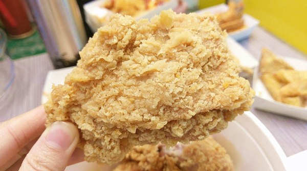 爆Q美式炸雞-員林浮圳店：爆Q美式炸雞(員林浮圳店)-最近炸雞店吵得火熱  默默耕植於中南部的爆Q  份量多是消夜的好朋友