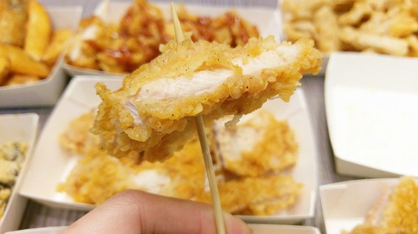 爆Q美式炸雞-員林浮圳店：爆Q美式炸雞(員林浮圳店)-最近炸雞店吵得火熱  默默耕植於中南部的爆Q  份量多是消夜的好朋友