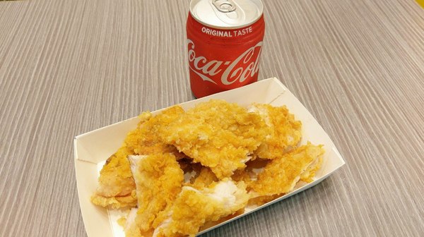 爆Q美式炸雞-員林浮圳店：爆Q美式炸雞(員林浮圳店)-最近炸雞店吵得火熱  默默耕植於中南部的爆Q  份量多是消夜的好朋友