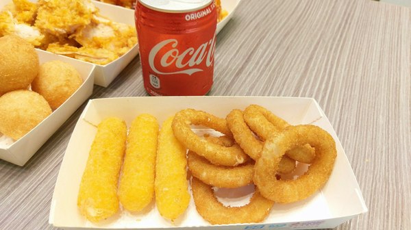 爆Q美式炸雞-員林浮圳店：爆Q美式炸雞(員林浮圳店)-最近炸雞店吵得火熱  默默耕植於中南部的爆Q  份量多是消夜的好朋友