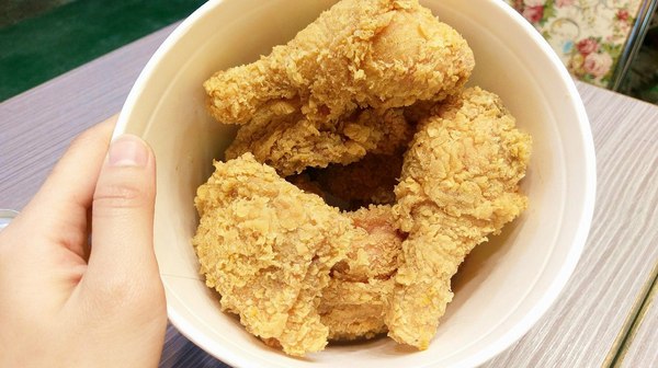 爆Q美式炸雞-員林浮圳店：爆Q美式炸雞(員林浮圳店)-最近炸雞店吵得火熱  默默耕植於中南部的爆Q  份量多是消夜的好朋友