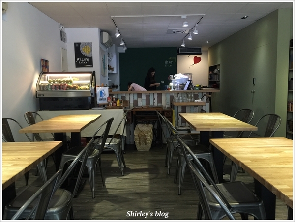 mass cafe:捷運亞東醫院站.Mass Cafe(早午餐/鬆餅/鹹派/帕尼尼/蛋糕/茶/果汁/奶昔)