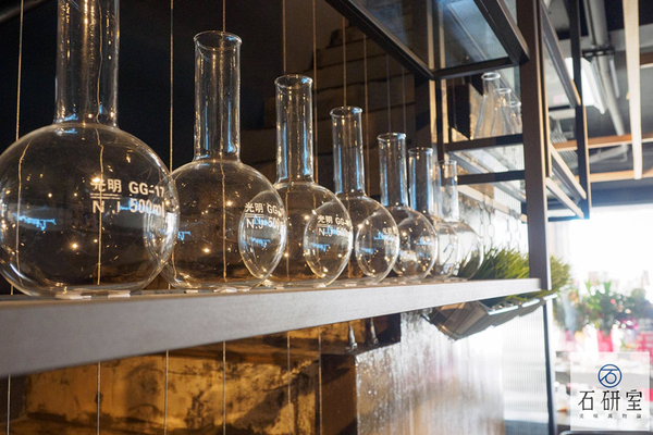 《石研室 石頭火鍋》用美食來"實驗"！這一鍋，讓你的嗅覺味覺都開了！