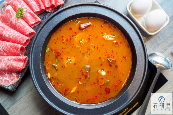 《石研室 石頭火鍋》用美食來"實驗"！這一鍋，讓你的嗅覺味覺都開了！