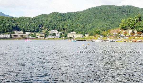 富士山河口湖遊船:古樸風格外觀 / 徜徉聖山名湖 / 河口湖遊覽船Ensoleille號