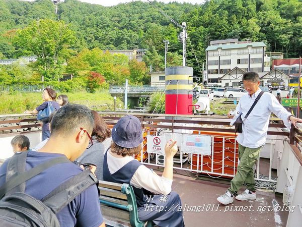 富士山河口湖遊船:古樸風格外觀 / 徜徉聖山名湖 / 河口湖遊覽船Ensoleille號
