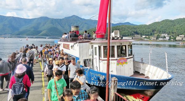 富士山河口湖遊船:古樸風格外觀 / 徜徉聖山名湖 / 河口湖遊覽船Ensoleille號