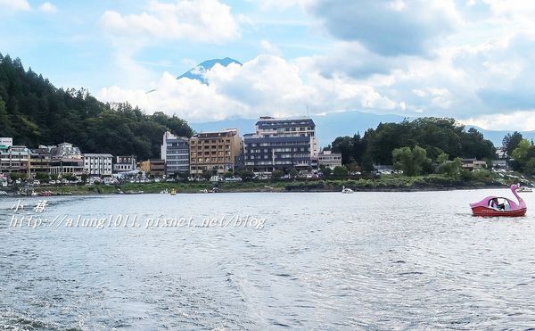 富士山河口湖遊船:古樸風格外觀 / 徜徉聖山名湖 / 河口湖遊覽船Ensoleille號
