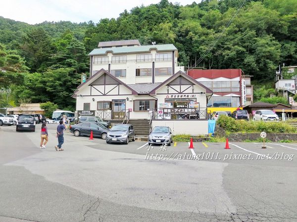 富士山河口湖遊船:古樸風格外觀 / 徜徉聖山名湖 / 河口湖遊覽船Ensoleille號