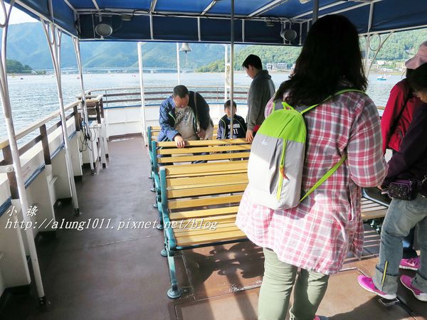 富士山河口湖遊船:古樸風格外觀 / 徜徉聖山名湖 / 河口湖遊覽船Ensoleille號
