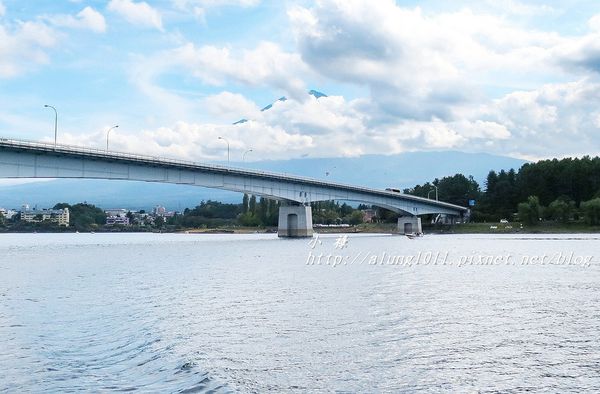 富士山河口湖遊船:古樸風格外觀 / 徜徉聖山名湖 / 河口湖遊覽船Ensoleille號