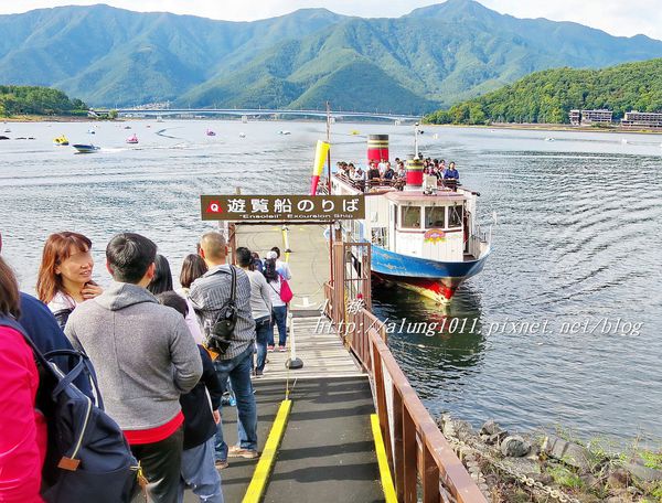 富士山河口湖遊船:古樸風格外觀 / 徜徉聖山名湖 / 河口湖遊覽船Ensoleille號