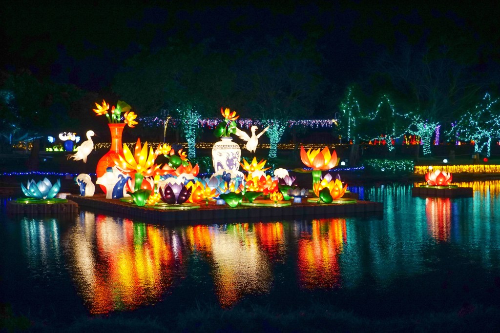 2018花在彰化(夜間燈會搶先看)溪州公園玩全攻略：一次玩透123公頃大公園,繽紛浪漫馬車,發光玫瑰,愛心倒影,超美油紙傘,2/7兩小時試燈千萬別錯過。