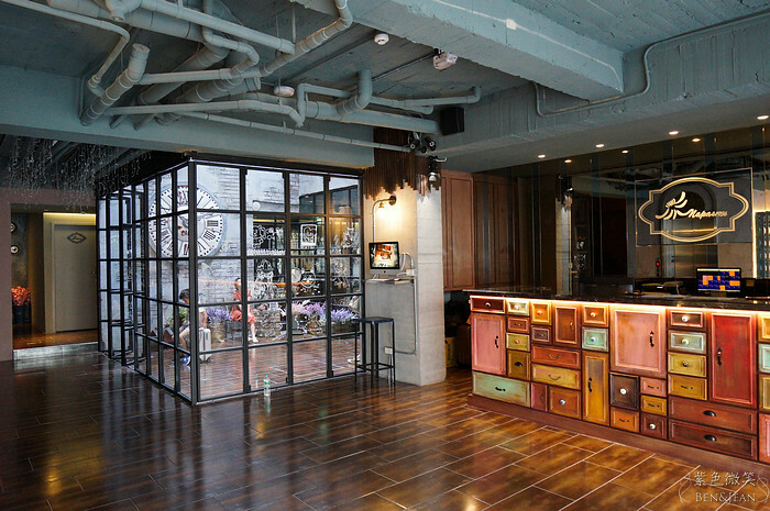 台中市中區莿桐花文創微旅》台中最美平價旅店，近宮原眼科、繼光電子街、台灣太陽餅博物館