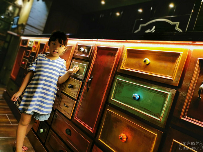 台中市中區莿桐花文創微旅》台中最美平價旅店，近宮原眼科、繼光電子街、台灣太陽餅博物館