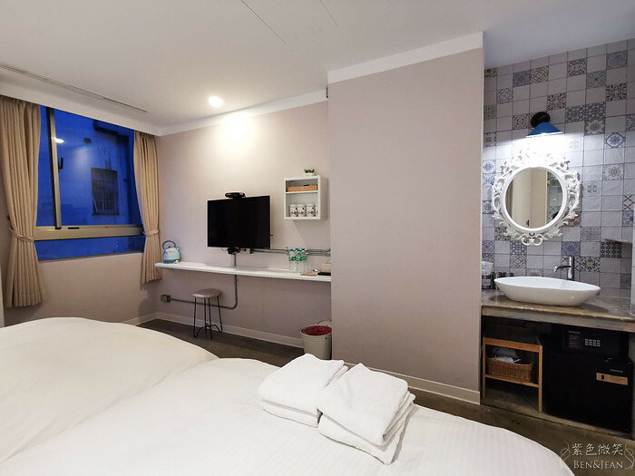 台中市中區莿桐花文創微旅》台中最美平價旅店，近宮原眼科、繼光電子街、台灣太陽餅博物館