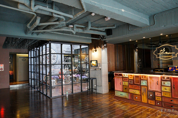 台中市中區莿桐花文創微旅》台中最美平價旅店，近宮原眼科、繼光電子街、台灣太陽餅博物館