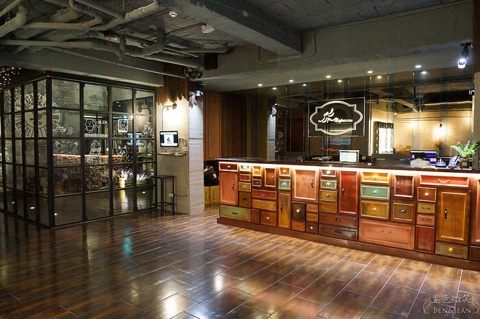 台中市中區莿桐花文創微旅》台中最美平價旅店，近宮原眼科、繼光電子街、台灣太陽餅博物館