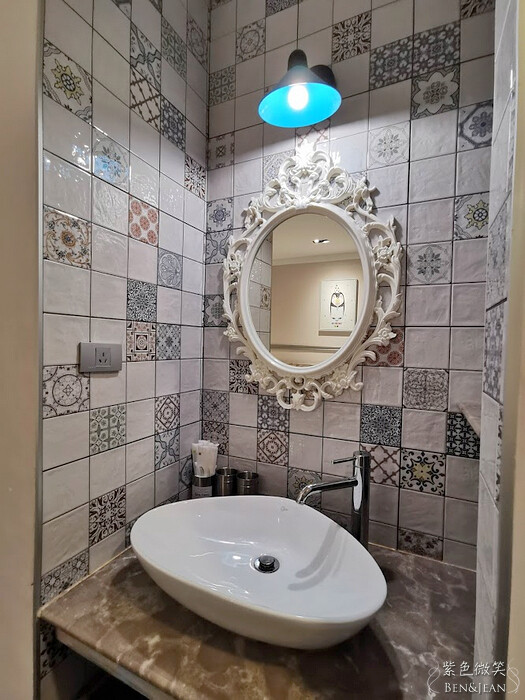 台中市中區莿桐花文創微旅》台中最美平價旅店，近宮原眼科、繼光電子街、台灣太陽餅博物館