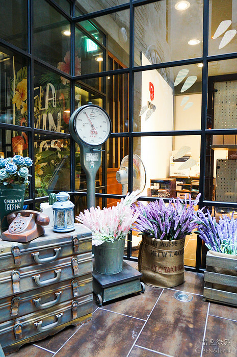 台中市中區莿桐花文創微旅》台中最美平價旅店，近宮原眼科、繼光電子街、台灣太陽餅博物館