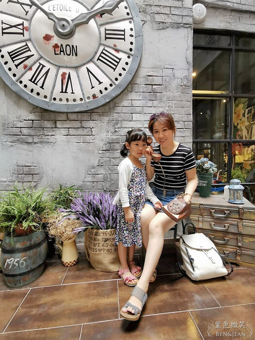 台中市中區莿桐花文創微旅》台中最美平價旅店，近宮原眼科、繼光電子街、台灣太陽餅博物館