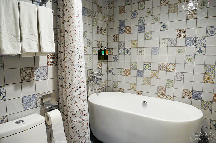 台中市中區莿桐花文創微旅》台中最美平價旅店，近宮原眼科、繼光電子街、台灣太陽餅博物館