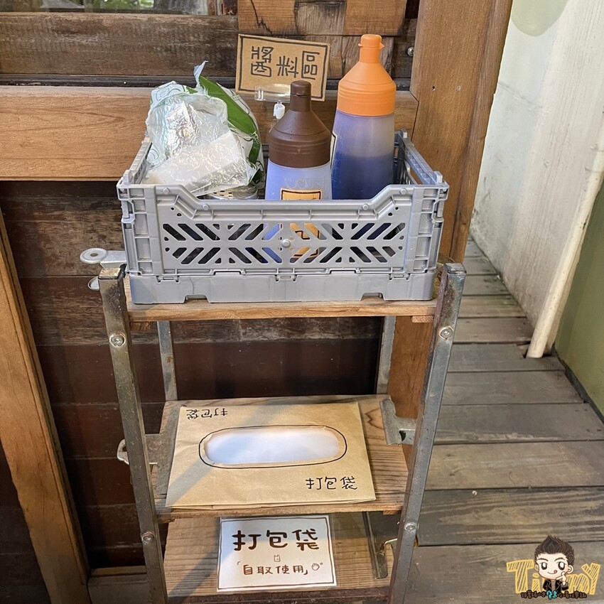 新竹超台的臭豆腐蛋餅臭香十足!必點超大包飯糰.古早味阿嬤鹹粥!