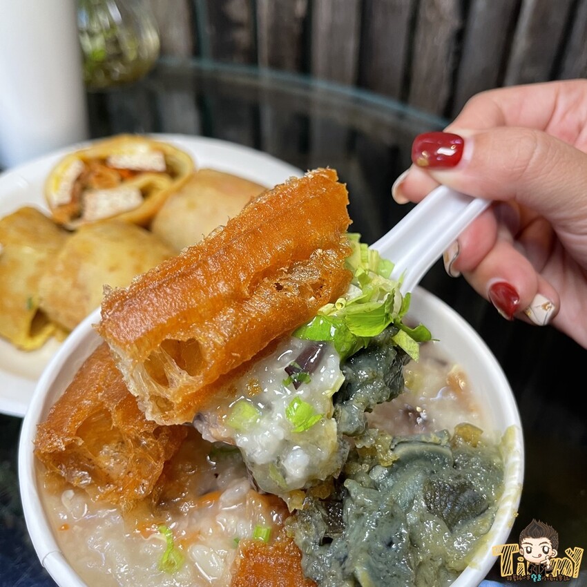 新竹超台的臭豆腐蛋餅臭香十足!必點超大包飯糰.古早味阿嬤鹹粥!