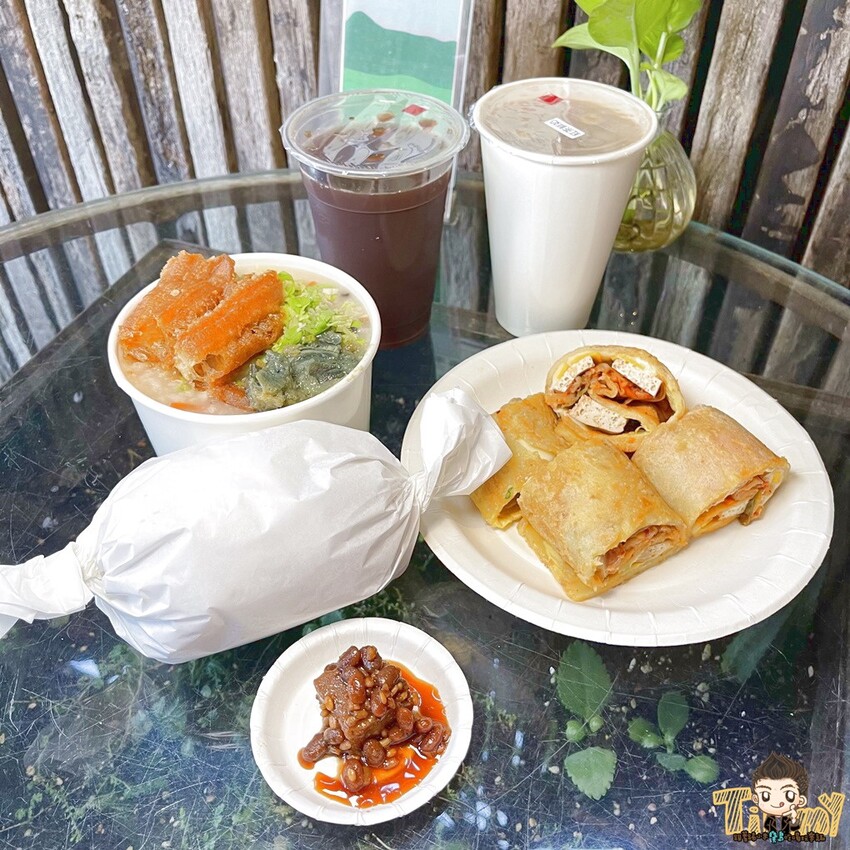 新竹超台的臭豆腐蛋餅臭香十足!必點超大包飯糰.古早味阿嬤鹹粥!